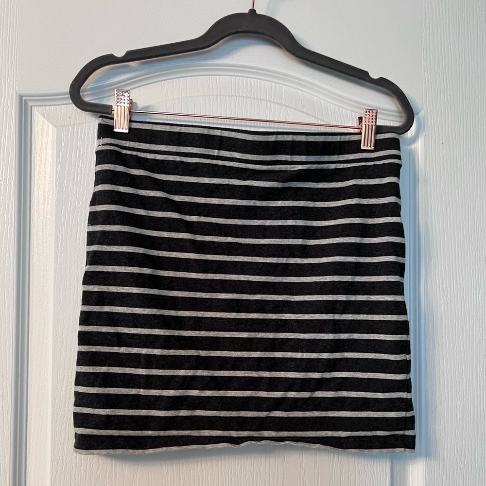 Forever 21, gray body con skirt. Size L